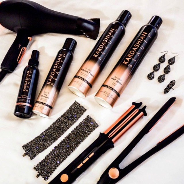 A little @lorraineschwartz and @kbeautyhair never hurt anyone! Shine bright like...
