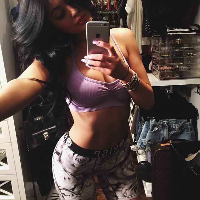 can I wear a sports bra & boxers all day ugh...