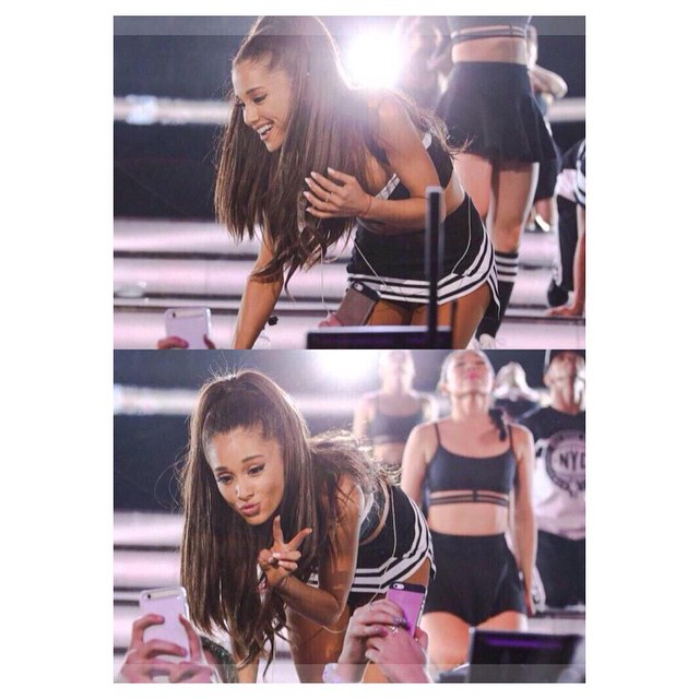 babes standing front row at the NBA all star halftime, thanks for making me smil...