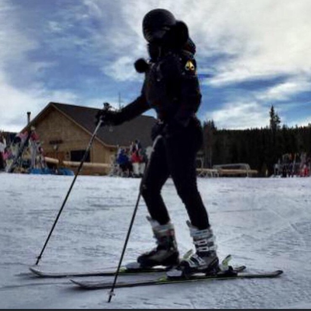 Staying warm on the slopes in my @mooseknucklescanada jacket!!! ...