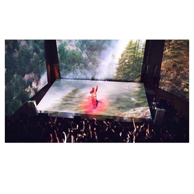 Kanye performing at the Louis Vuitton Foundation Frank Gehry Museum last night ...