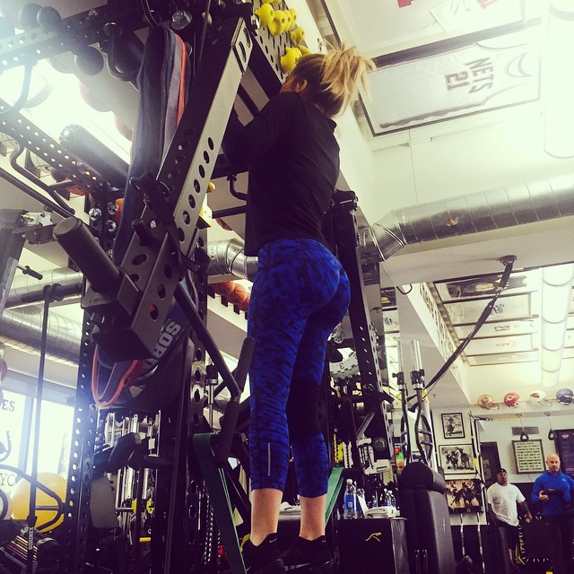 Started my Monday morning off right with @gunnarfitness and some pull-ups and a ...