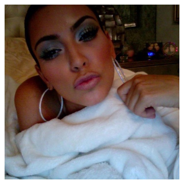 Do you guys remember this blue eyeshadow Emmy look from 2009? #SELFISH...