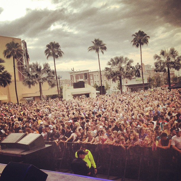 hi from stage right... #ohmygod @atjogia @jogia @smoothleo93 @LeonThomas3 ...