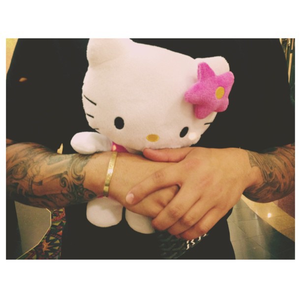 Robs wants to hold her tho.....