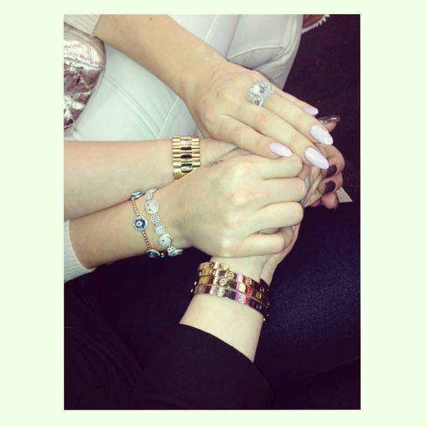 We love each other  @khloekardashian @iputtheindustryonmyback #ClipperGame...