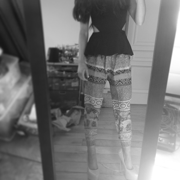 I'm kinda starting to like patterned pants. :)...