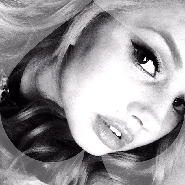 Little selfie drama in black & white...