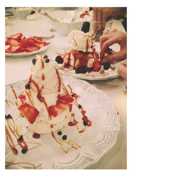 Dessert decorating  @khloekardashian...