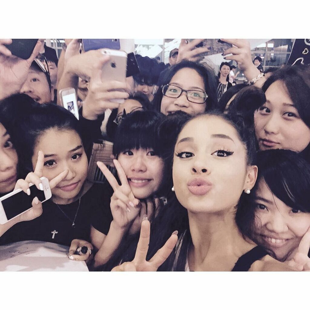 にほんへ、かえってこれてうれしい！！ にほんの ファンを あいしてる ♡ 愛 (I'm so happy to be back in Japan I love ...