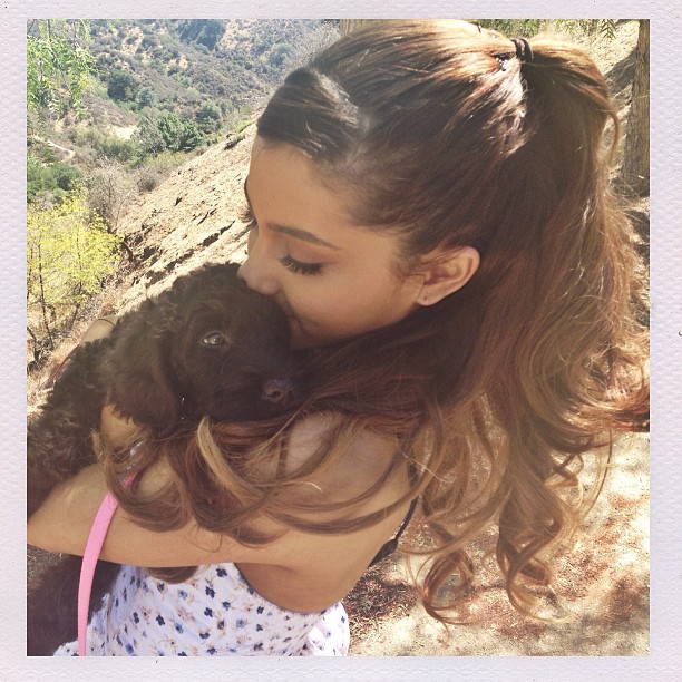 ♡ my baby is staying with me on set today #ophelia...