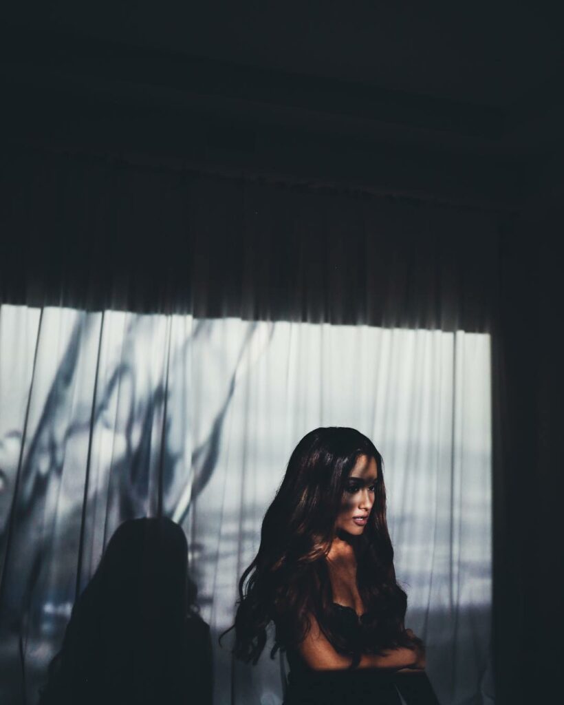 ♡  dangerous woman visual 1 on Vevo...
