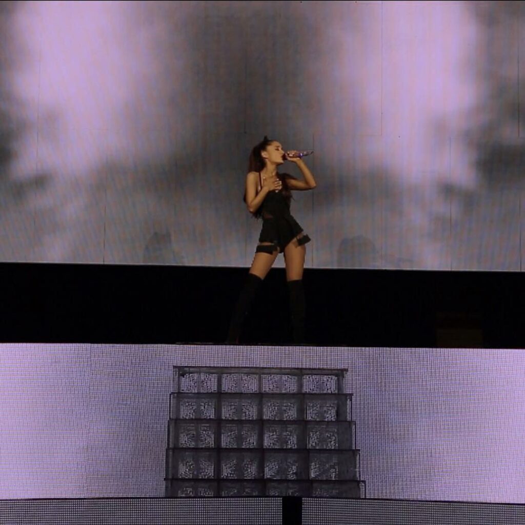 my legs are gone help ~ pc: @jonescrow...