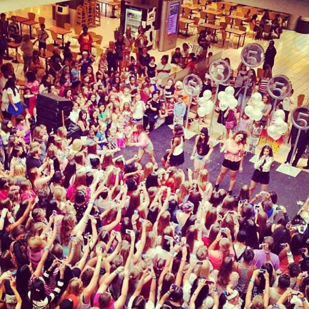 thank you so much St. Louis Missouri for having us 
it was really fun!!!! ily al...