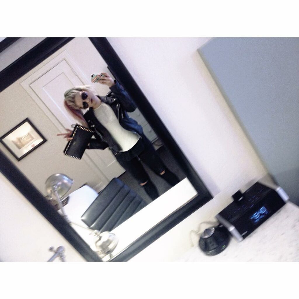 day off between someplace and anywhere // done wandering, trying to get to my TN...