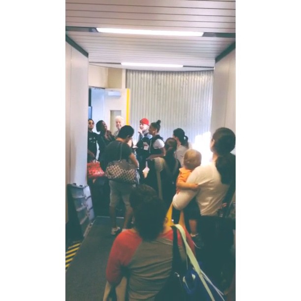 boarding the plane earlier with the crew and @ohhh_nekai is belting Piano in pub...