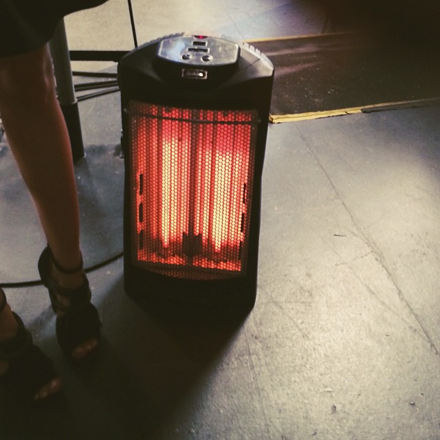 It's summer in "New York", winter on the soundstage. #Whacktress #HeyJessie...