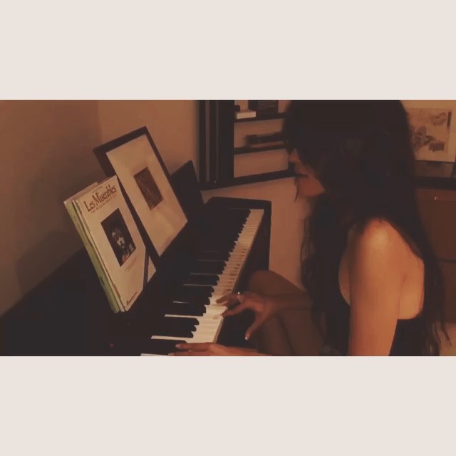 idk how to play but i found a piano somewhere and probably could've spent foreve...