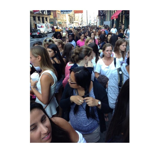 Heard about the never ending line @ the pacsun in soho! Crazy! See u guys soon!...
