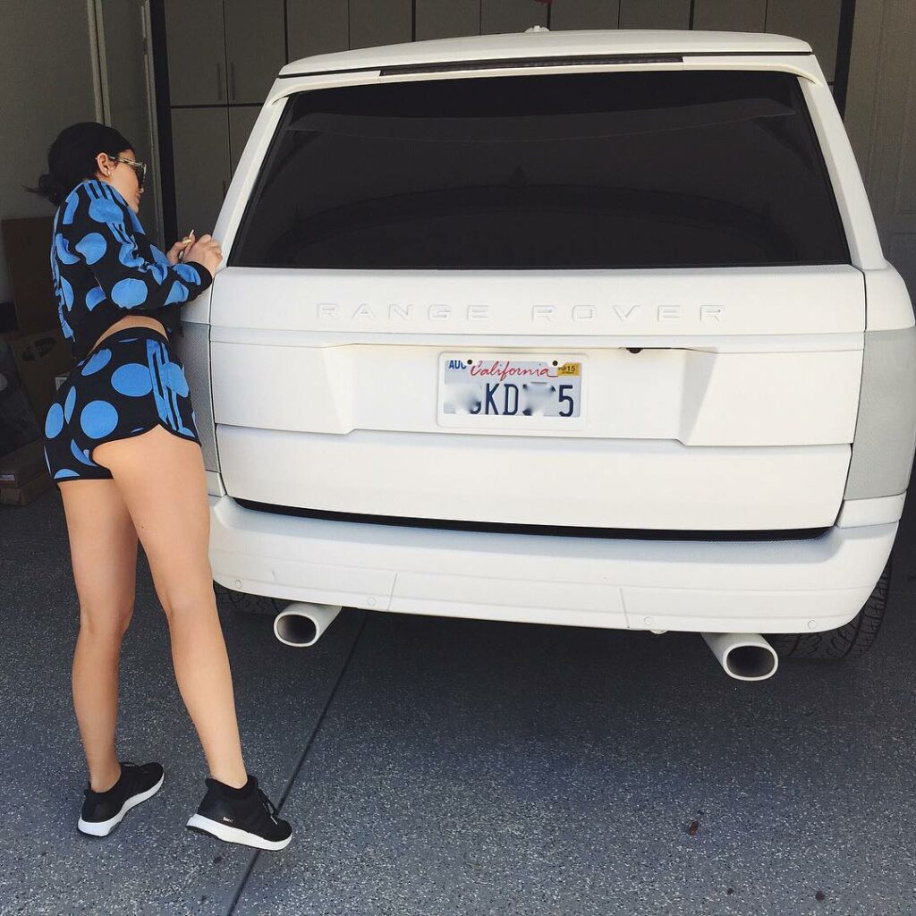Ridin round town in the big ol' rangeeee. Thanks @adidasoriginals for the cute s...