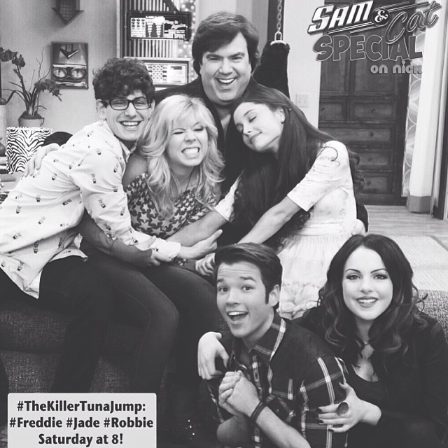 Saturday night... Sam, Jade, Freddie, Robbie and Cat. Tune in ...