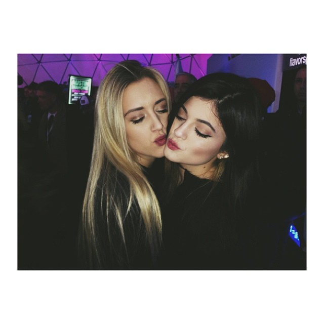 a lil blonde and a brunette at an @austinmahone concert...