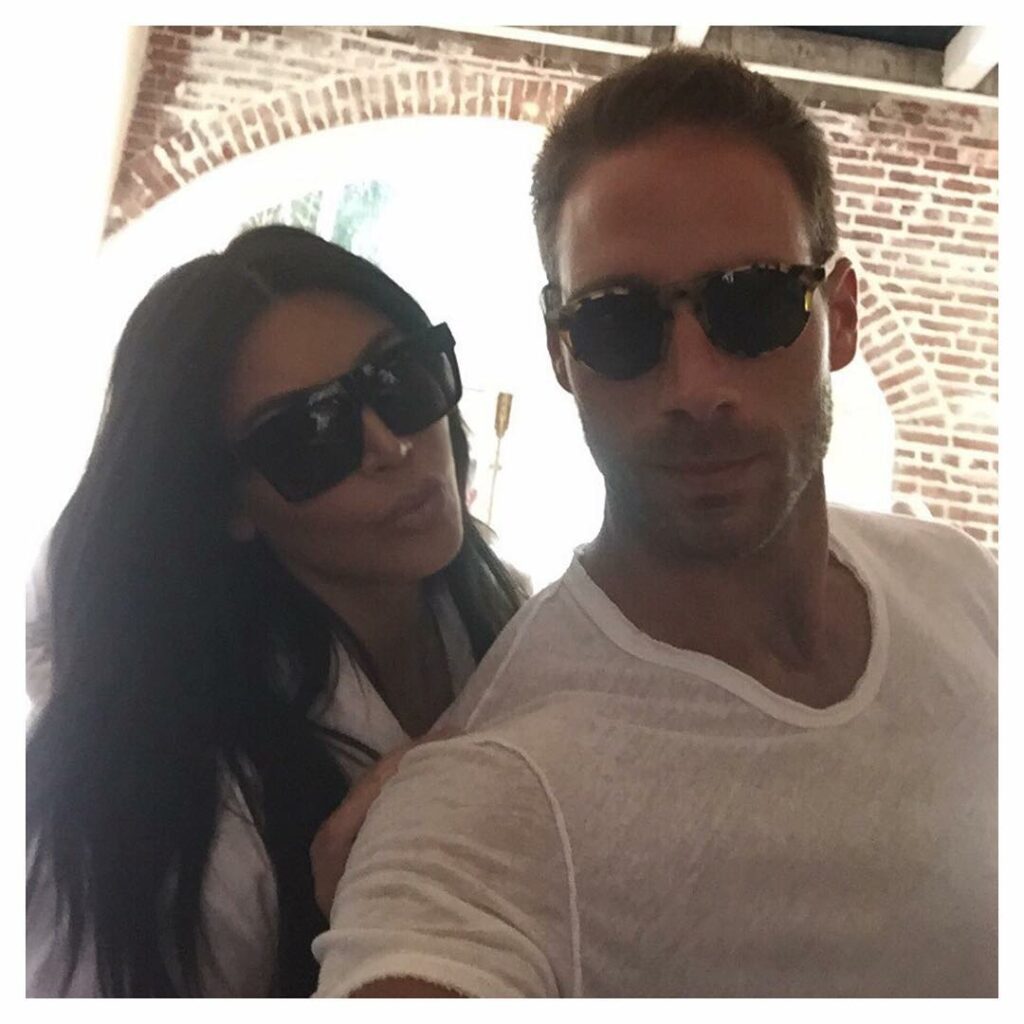 He's forcing me to get beignets again!!!!!!! @simon_huck #Round3...