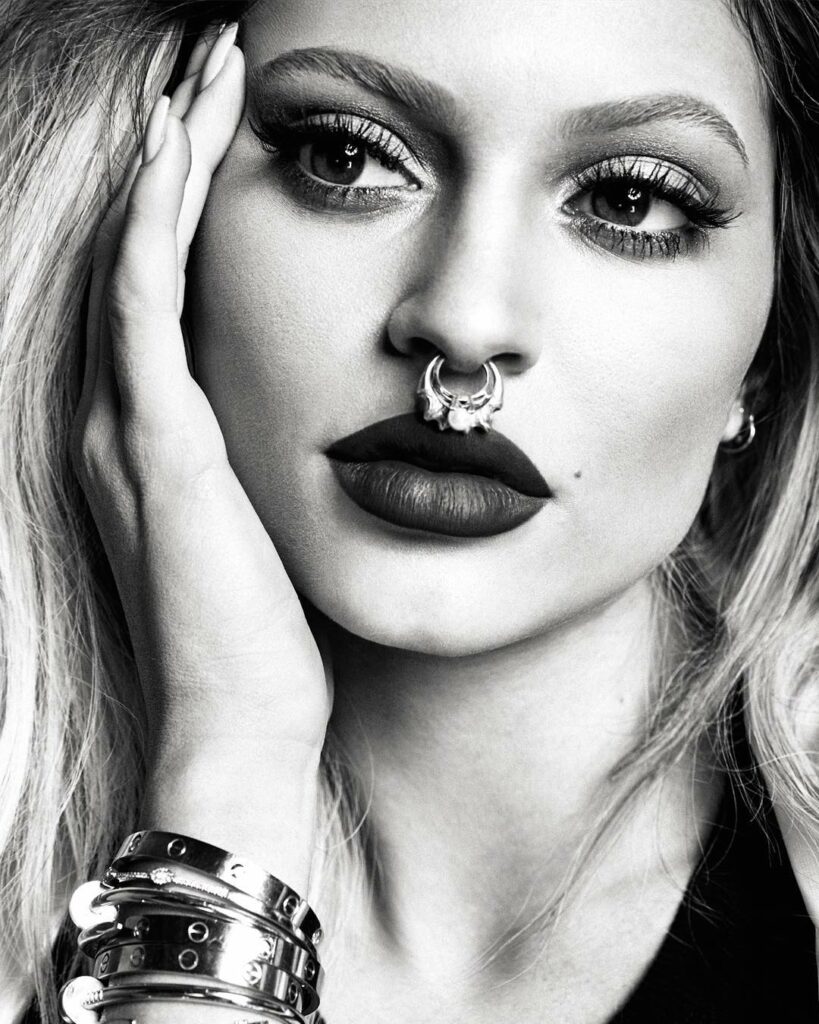 ELLE...