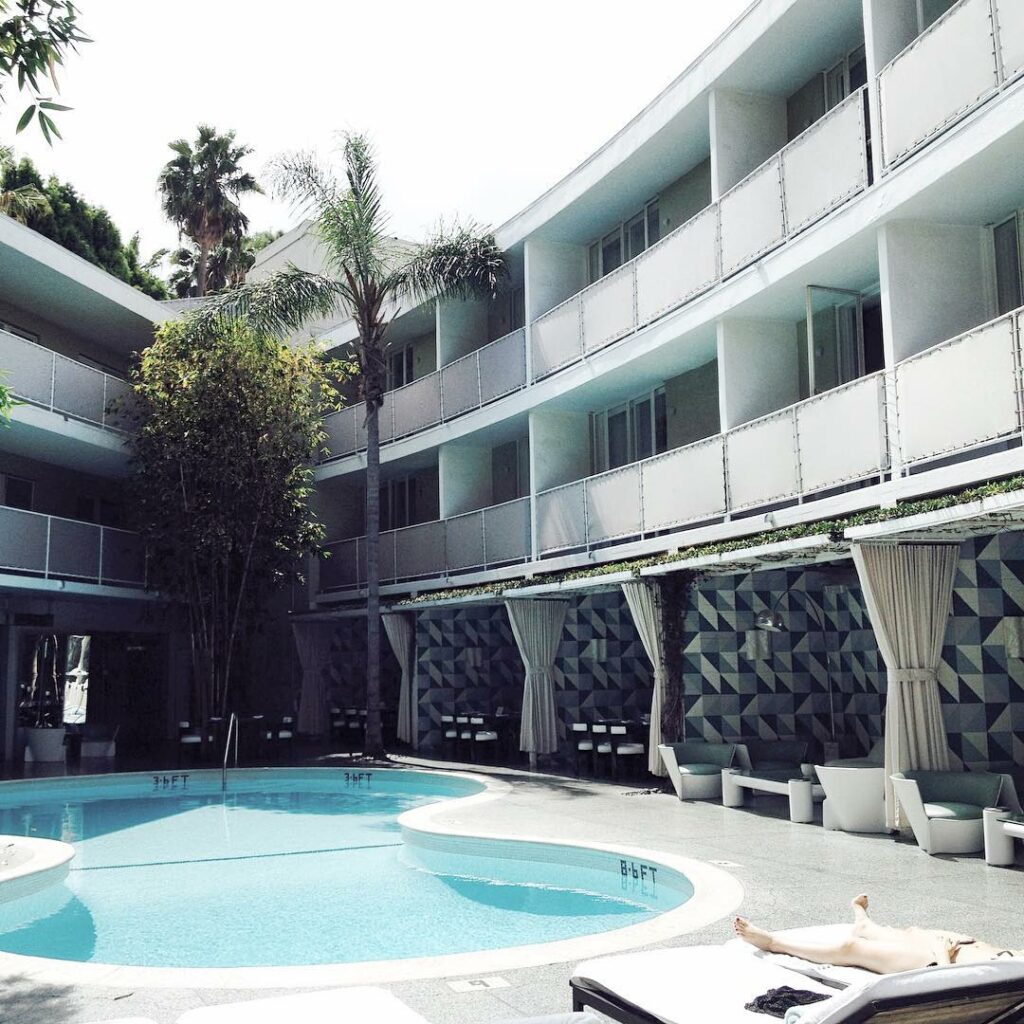 can a hotel be goals? because I'm obsessed with this place // staycation vibes a...