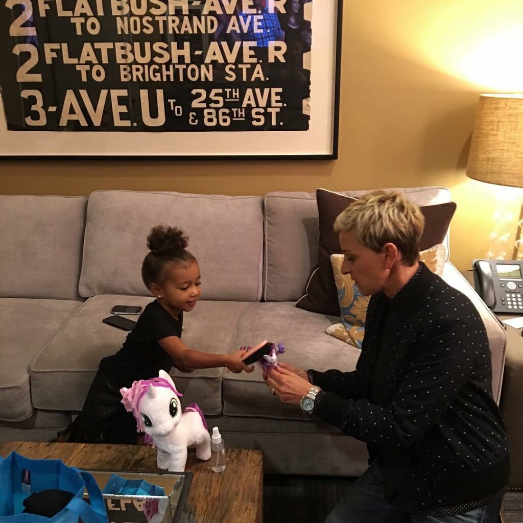 Who saw @TheEllenShow today? Well this is right before I went on...Northie & Ell...