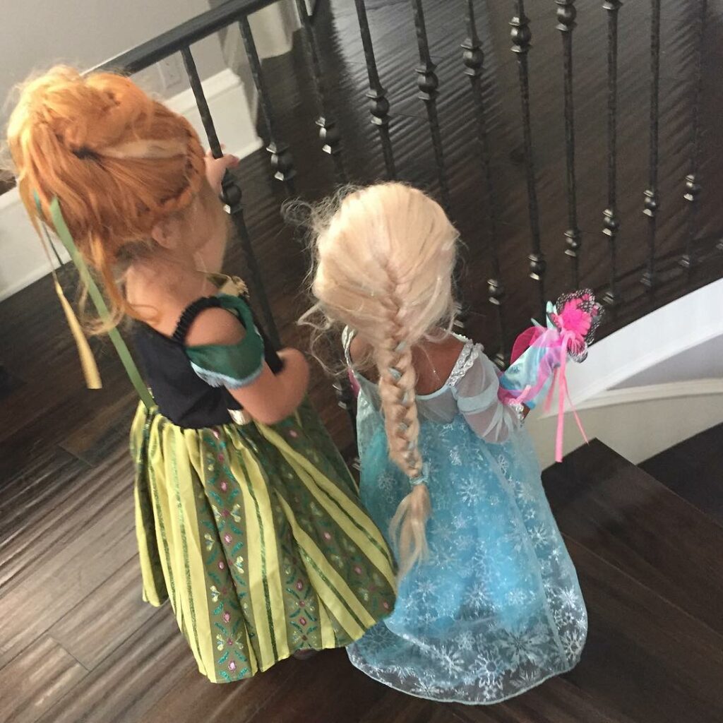 Elsa & Anna in the house! #HalloweenVibes...