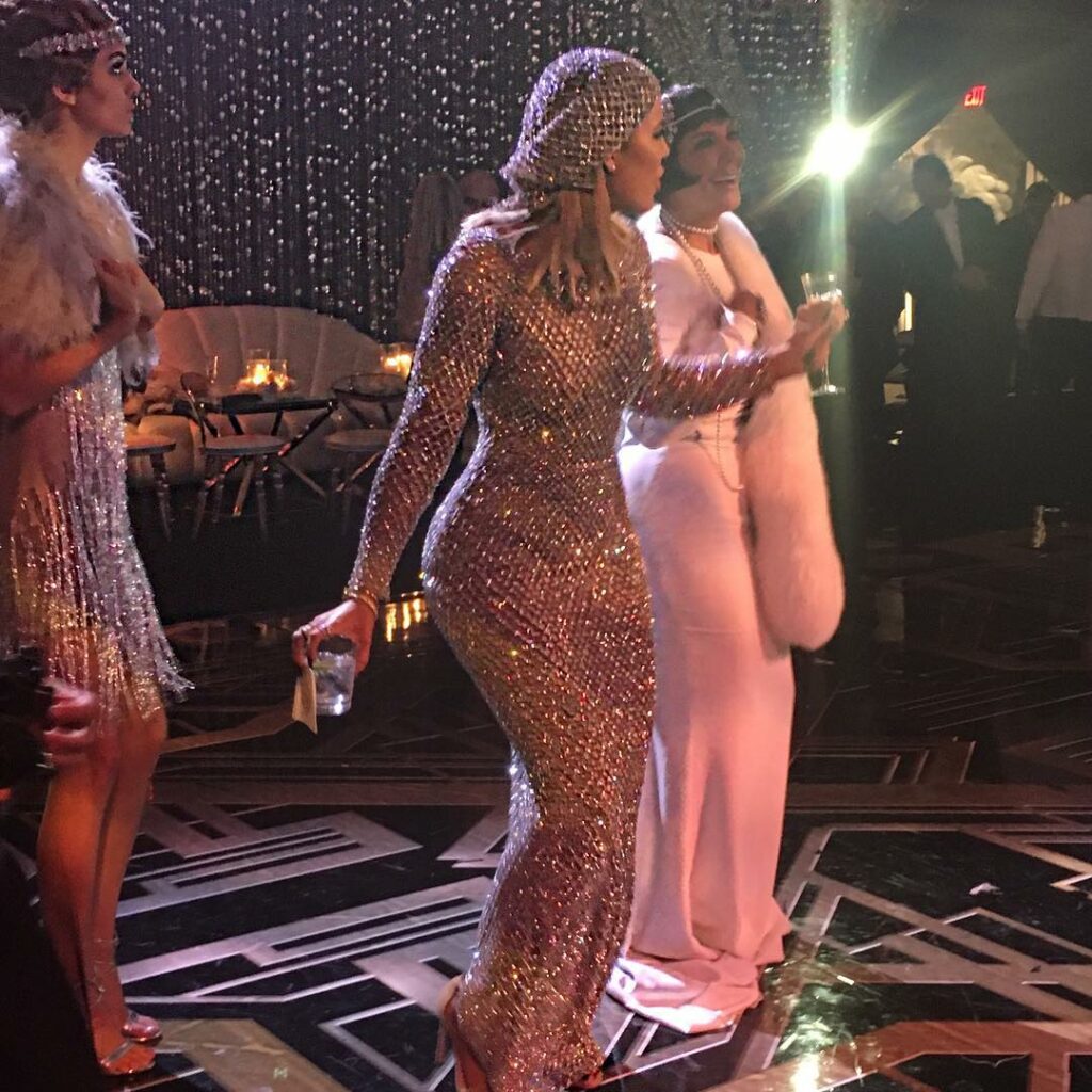 Im not quite sure about this pose but I had to shout out Miss @monicarosestyle w...