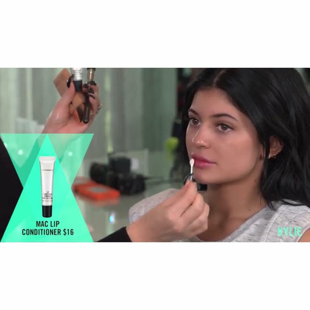 New video alert. Thekyliejenner.com and my app is back up and to start off the w...