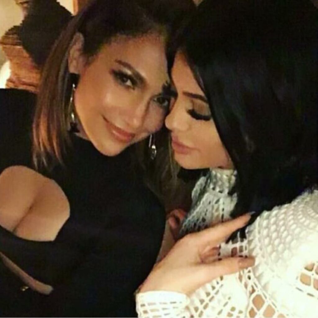 @jlo...