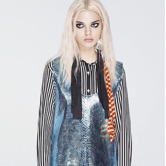 Dammmmnnnnn Gina!!!! KENDALL as ALICE in "wonderland" for @voguemagazine  #alice...