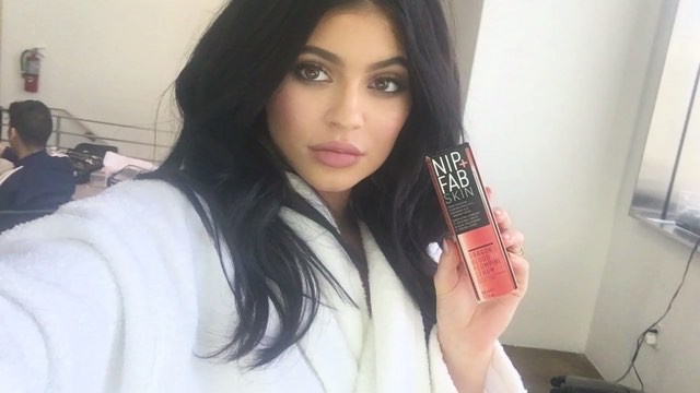 #Ad Ok guys you have to try @nipandfab Dragons Blood Fix Serum! Plumps my skin a...