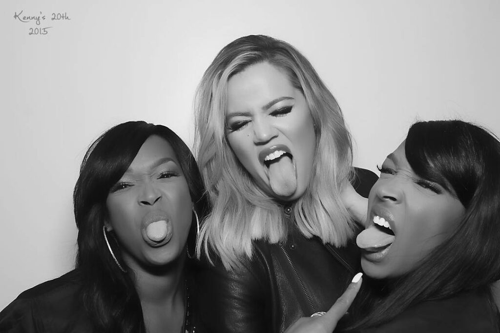 I really wanted an Oreo emoji. I'll take what I can get lol @forevermalika @for...