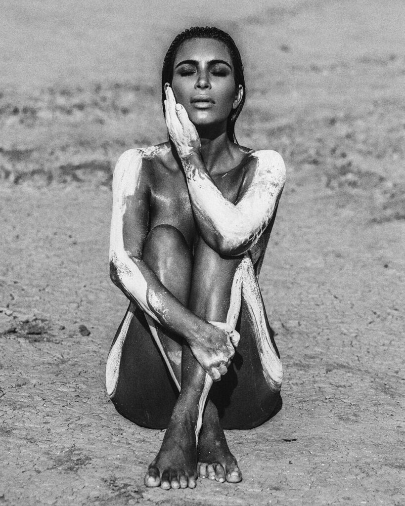Sneak peek of my desert shoot. All of the pics will be up on my app tomorrow and...