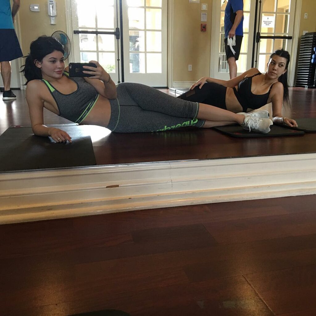 First workout with @kourtneykardash this lady has been working hard! ...