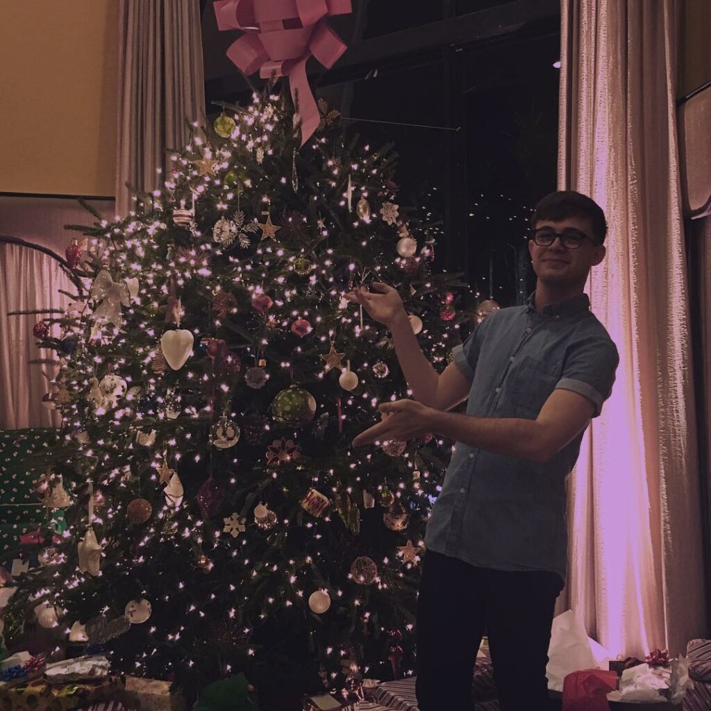 make the Yule-tide gay  #yasqueen #comethrusanta @dougmiddlebrook...