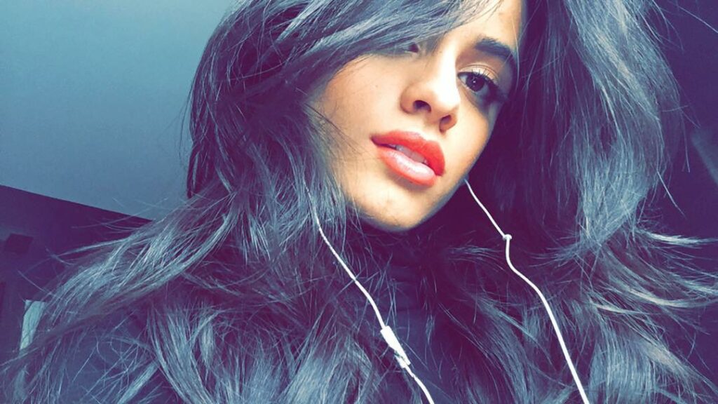 hello sunshines!!!!! see you today at #5HxCandies @CandiesBrand...
