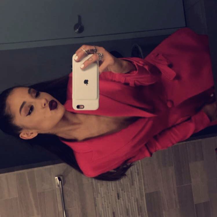 all red repping the #MacAidsFund tonight ♡ thank you @luxurylaw I luhhhhh you...