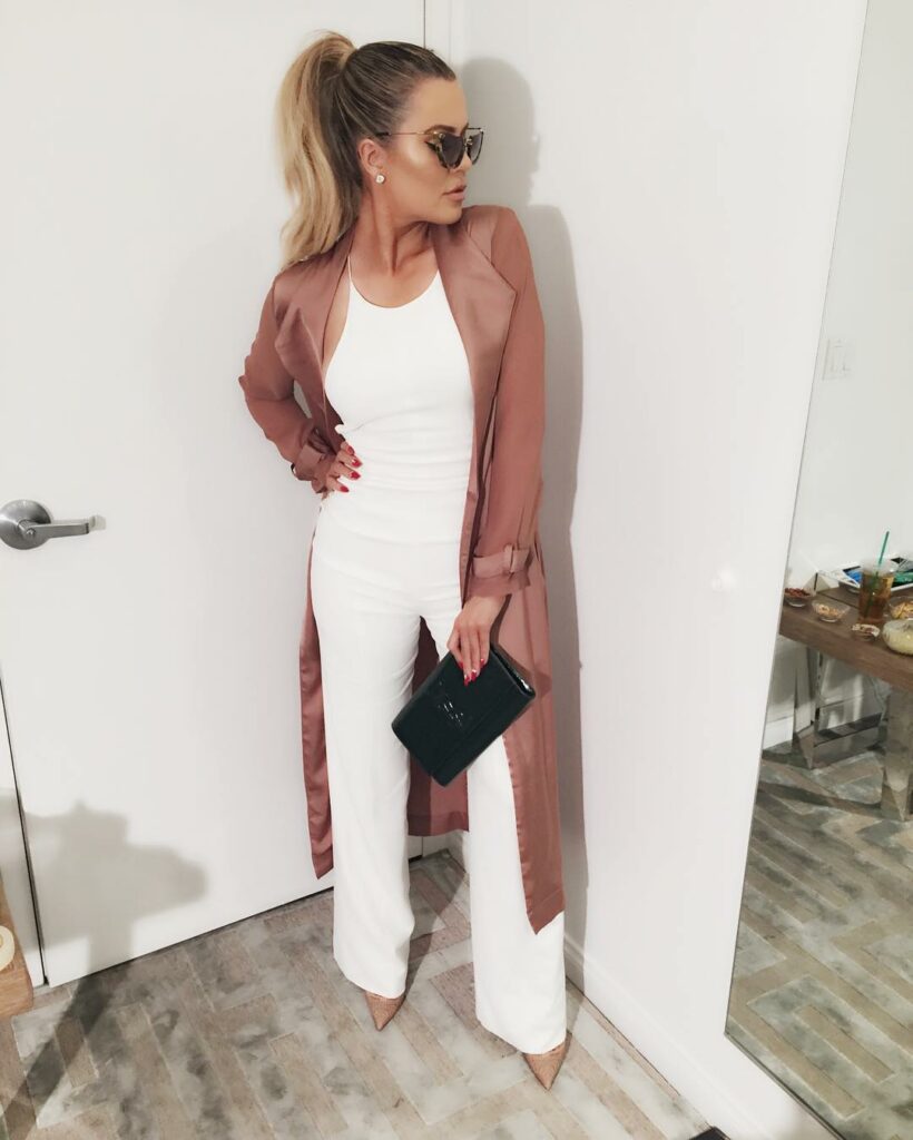 Excuse me!! Bobble head coming through!! Weeeerrrrk @monicarosestyle @joycebonel...