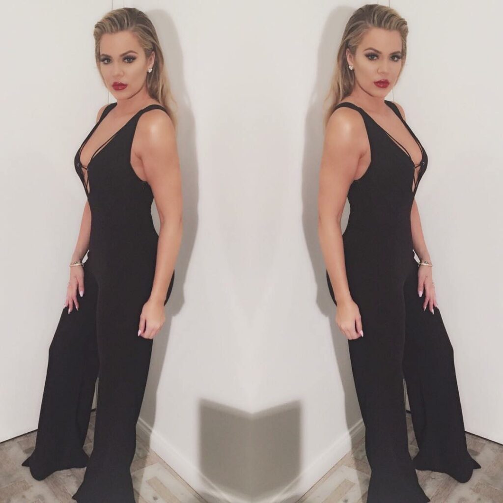 My @monicarosestyle knows I have a thing for jumpsuits!!! Tonight's jumpsuit on ...