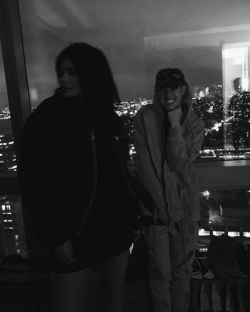 Harry & Kylie sittin in a tree...