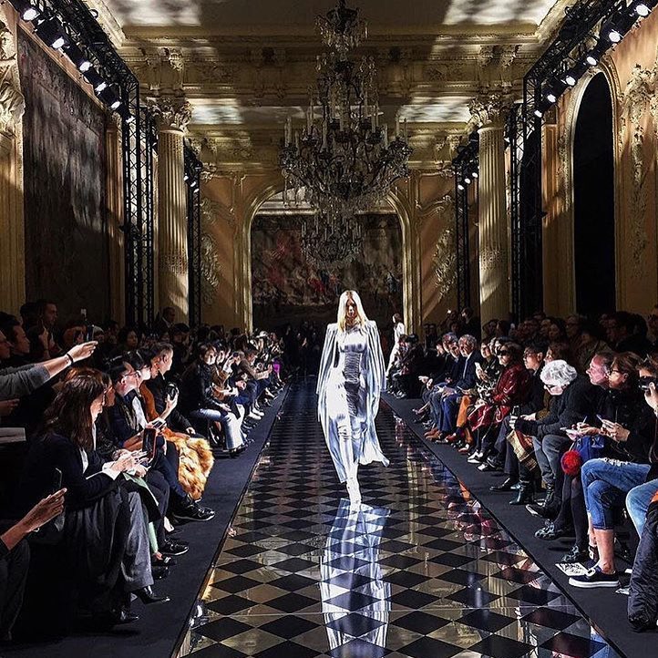 Dammmmn Gina!!!!!! Sashay that runway #Balmain...