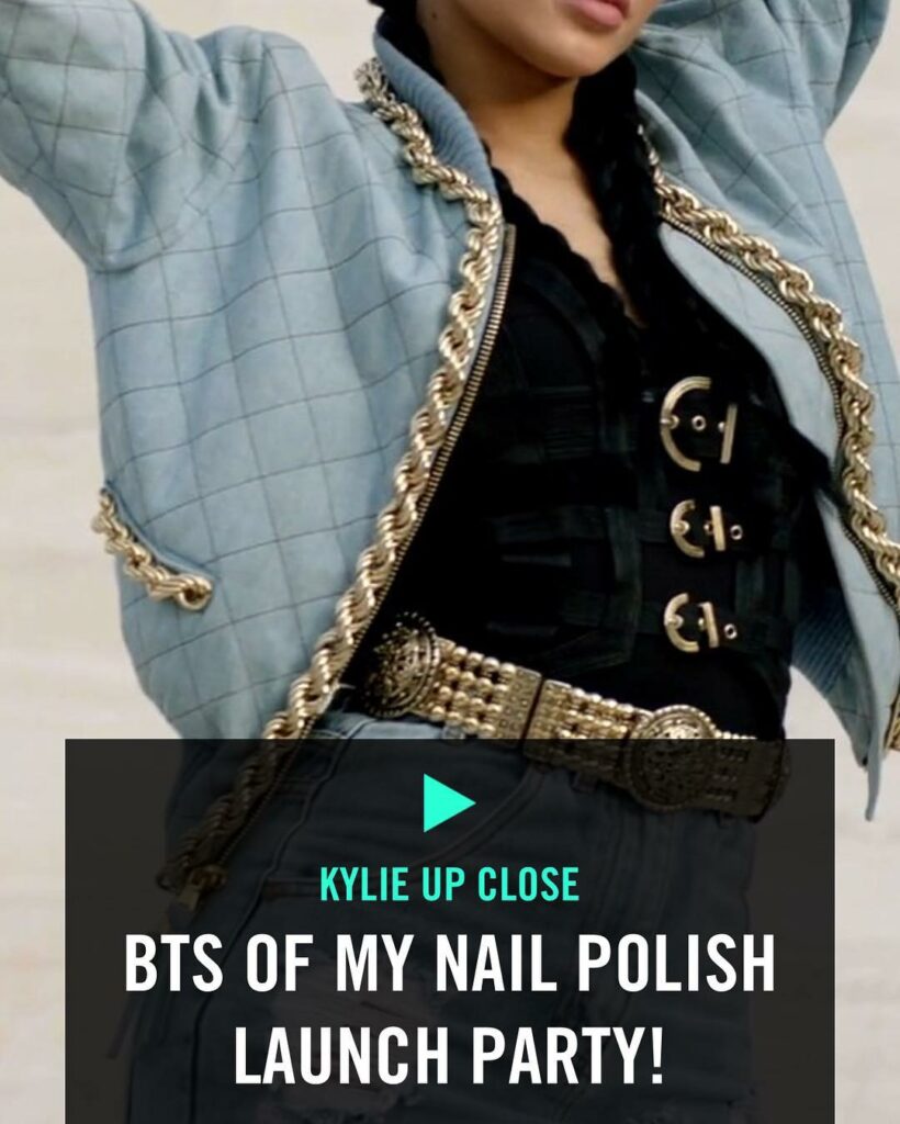 A new behind the scenes video is up on my app! The link is in my bio! Watch me t...