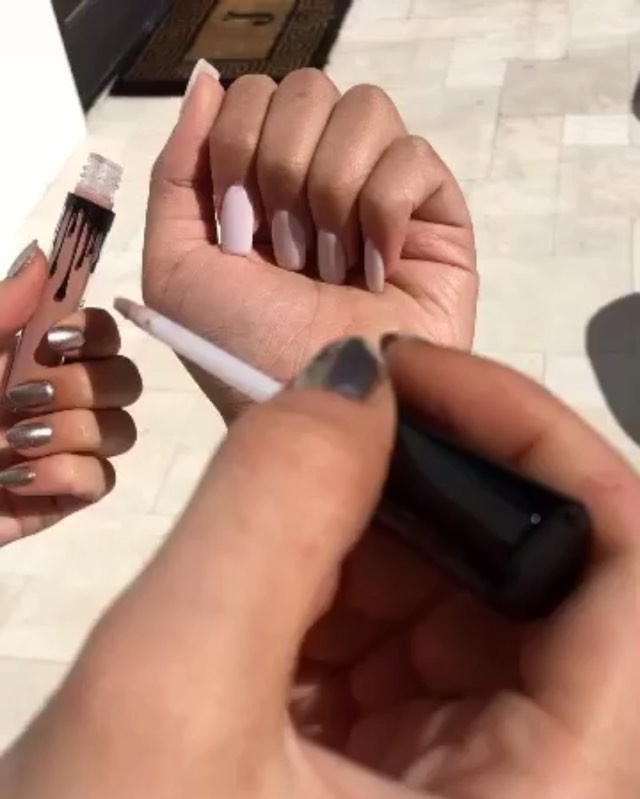 Swatches @kyliecosmetics link in bio...