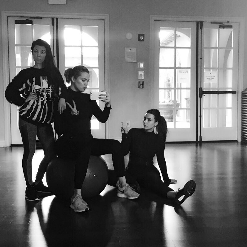 Super soul Sunday sister sweat session!! Happy Sunday my loves!! ...