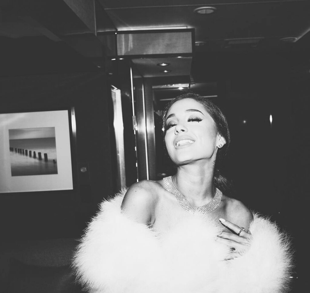 tune in tonight  @mtv #movieawards #DangerousWoman ♡...